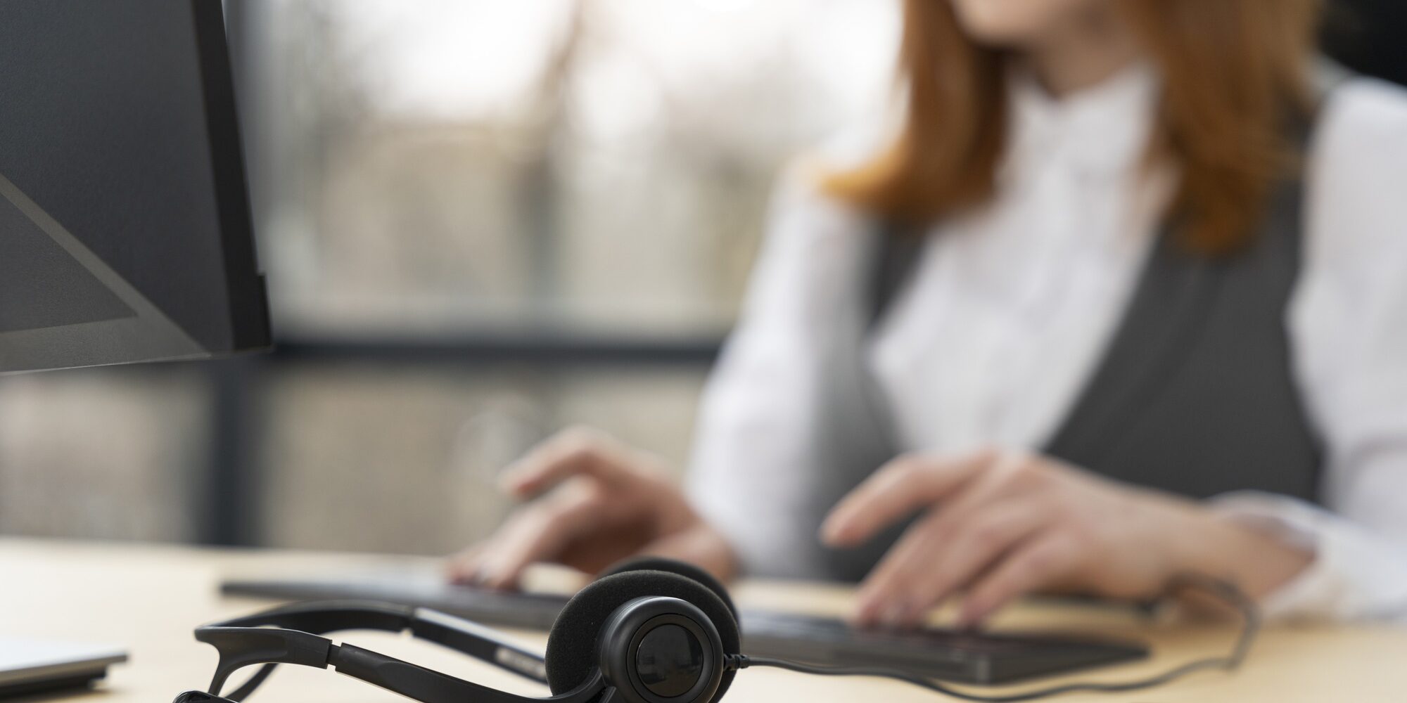 close-up-person-working-call-center